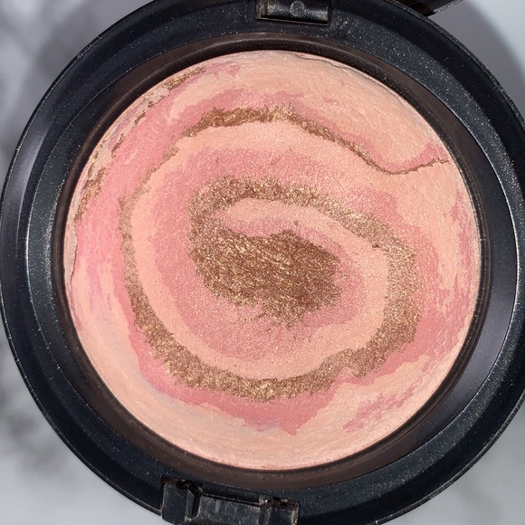 RARE LIGHT YEAR MAC MIneralized Skinfinish - Picture 7 of 15